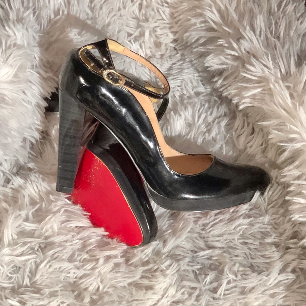 Black patent leather pumps